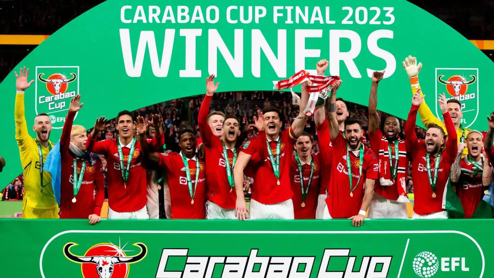 Man Utd Carabao Cup trophy lift