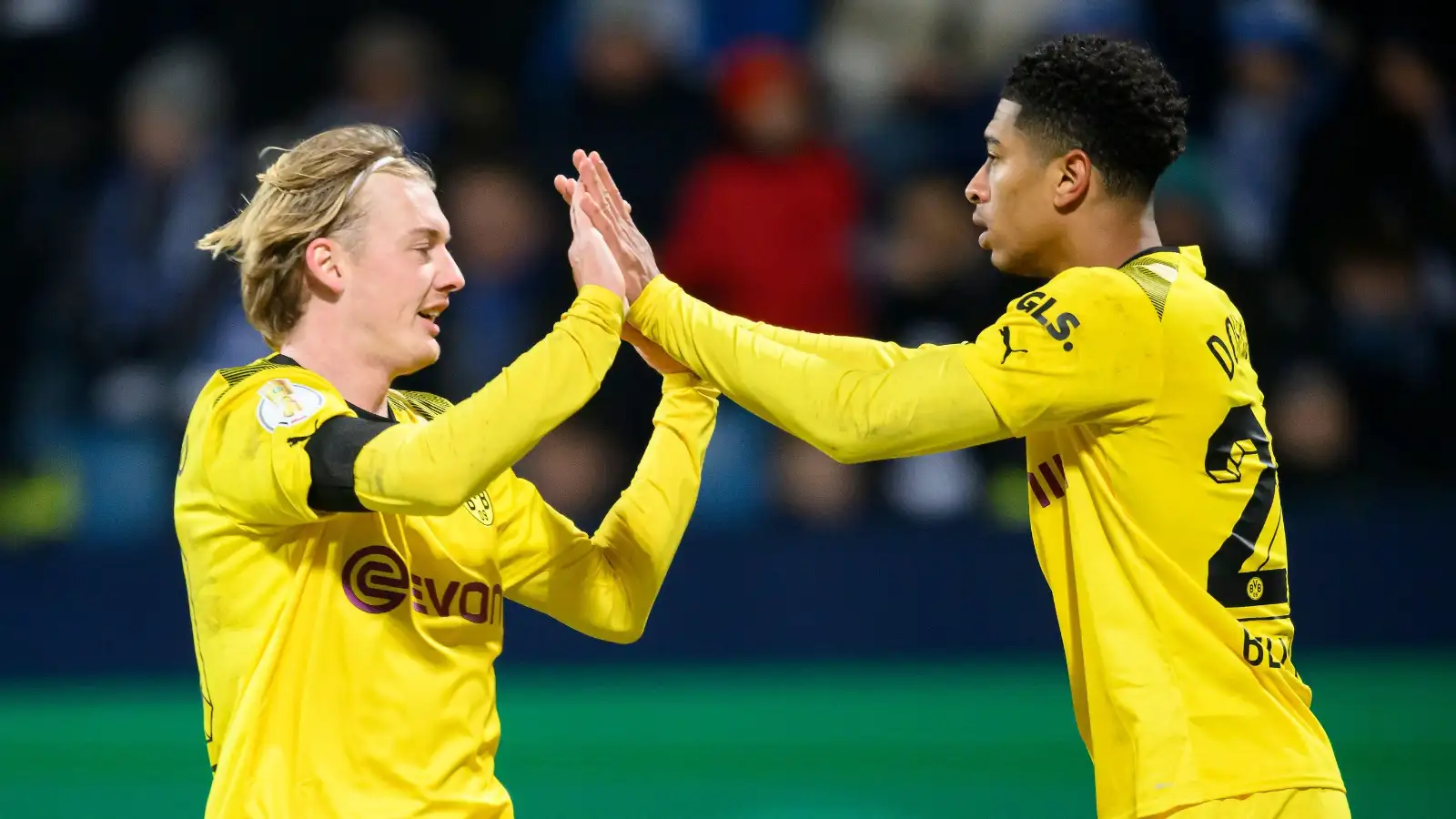 Tottenham transfer talk prompts top Bundesliga midfielder to hesitate over signing new Dortmund deal