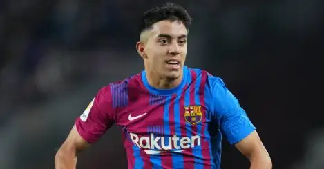 Leeds Utd secure incredible Barcelona coup with attacking signing to make heads roll