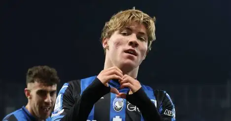 Electric international forward destined for Man Utd as Prem star believes he ‘is a United player’