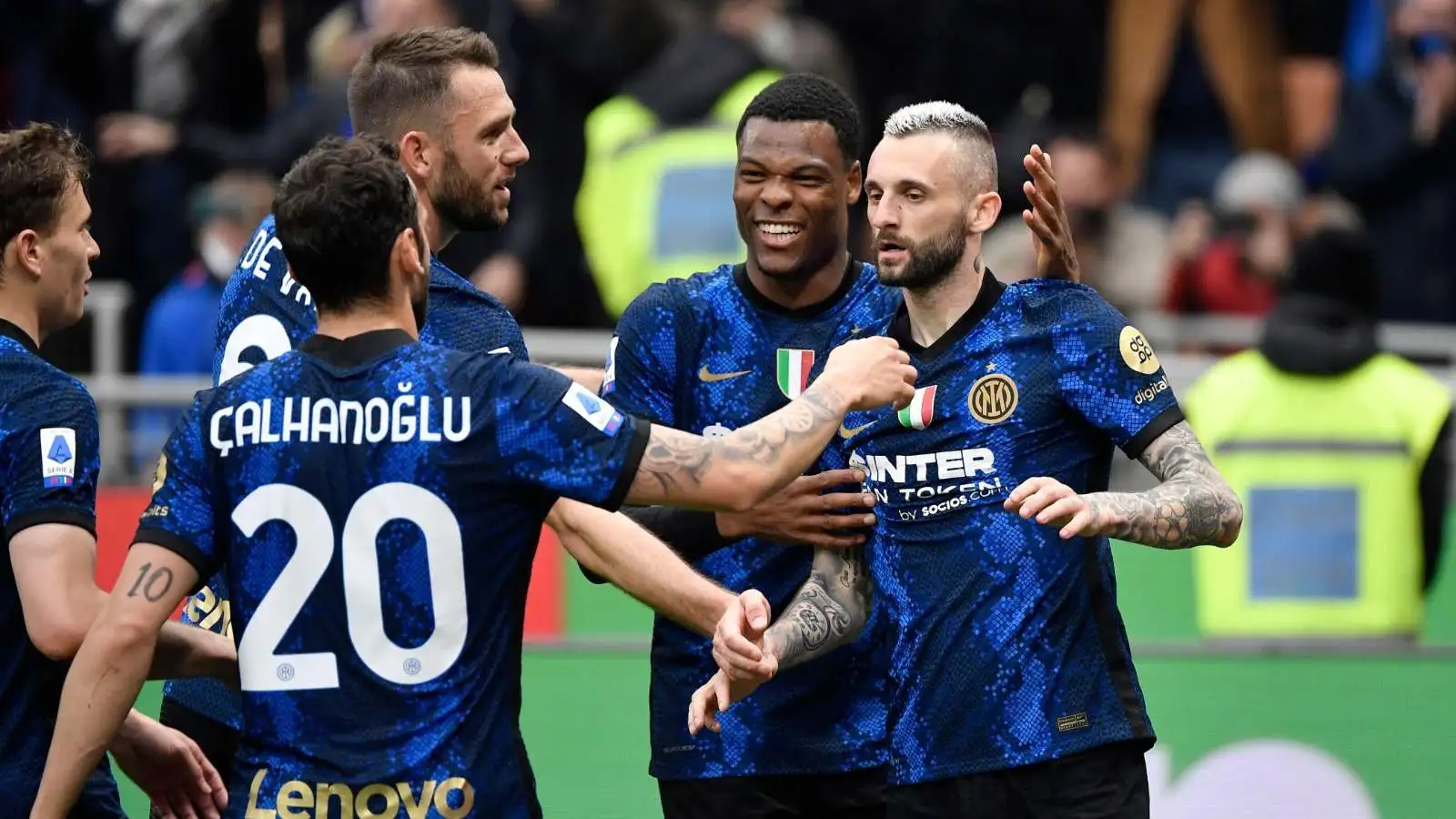 Marcelo Brozovic of FC Internazionale celebrates with Denzel Dumfries of FC Internazionale