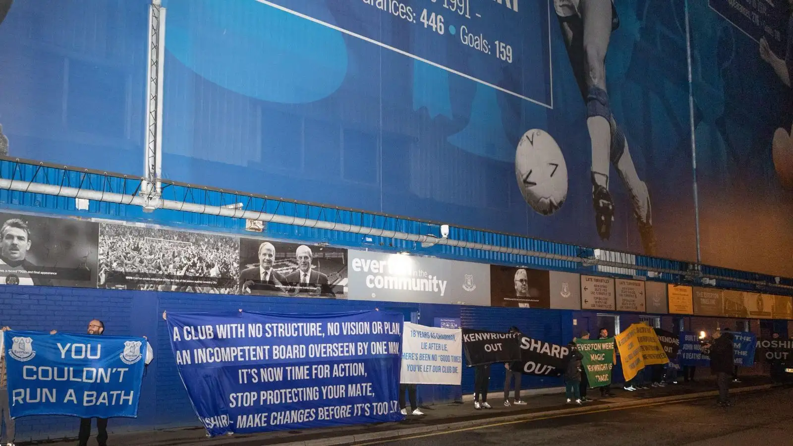 Everton-fans-protests