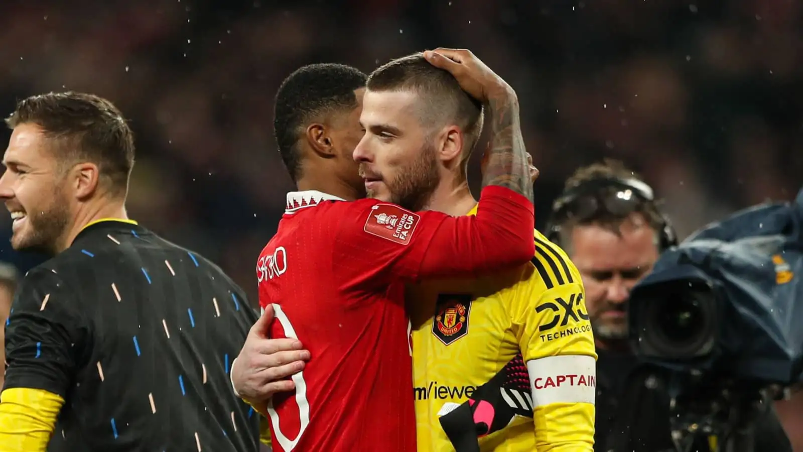 Man Utd icon told to ditch ‘disrespectful’ Ten Hag as insider states replacement deal is ‘really close’