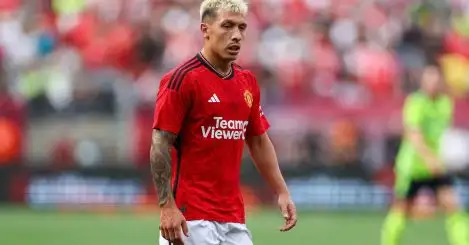 Lisandro Martinez’s filthy nutmeg will leave Man Utd fans begging to have his babies