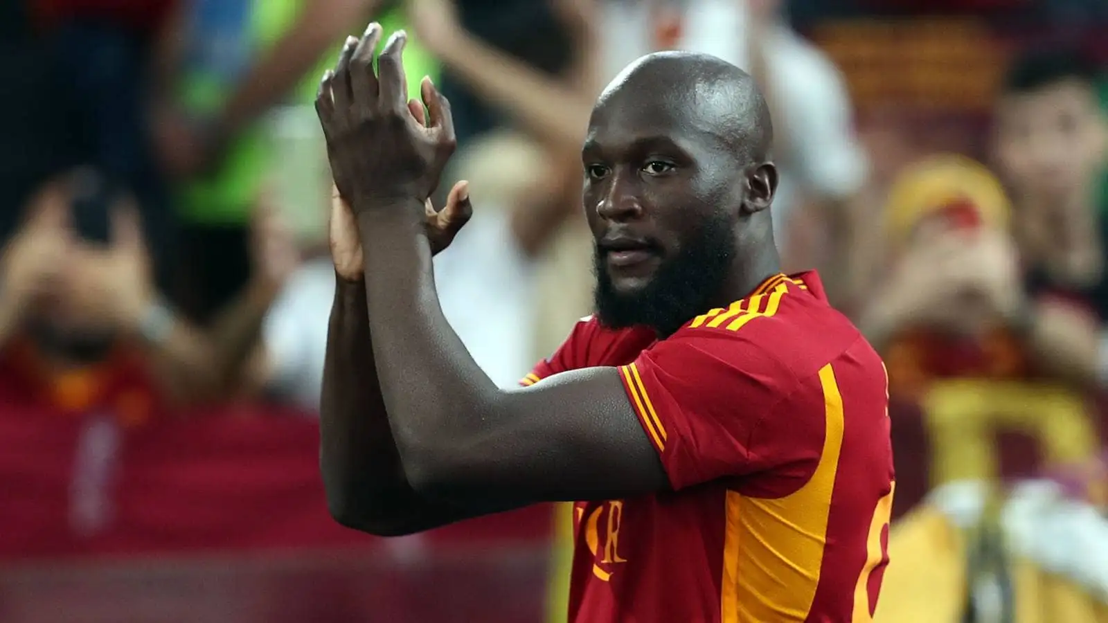 Romelu Lukaku applauding Roma fans