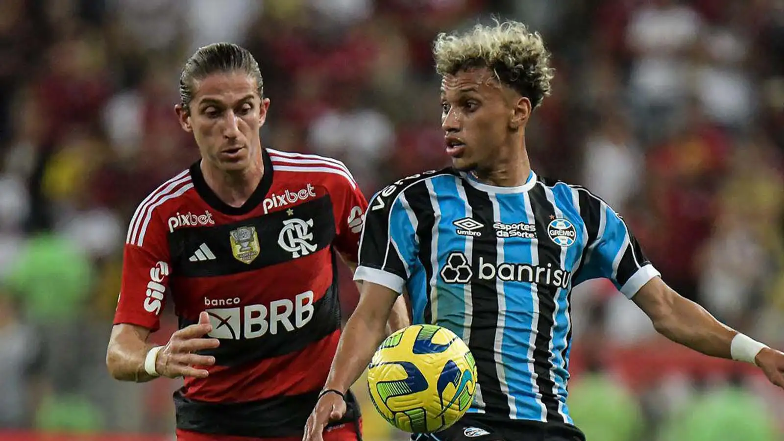 Filipe Luis, Flamengo player, competes with Bitello, Gremio player