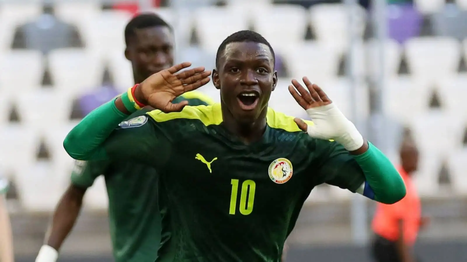 Man Utd, Arsenal beaten as record-breaker mirrors Liverpool legend in confirmed move