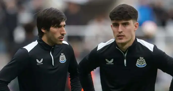 Newcastle United's Sandro Tonali (left) and Tino Livramento warming up