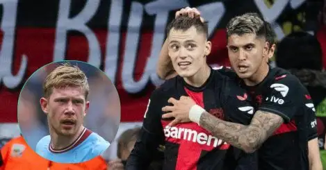 Bayer Leverkusen's Florian Wirtz and Exequiel Palacios, and Man City's Kevin de Bruyne