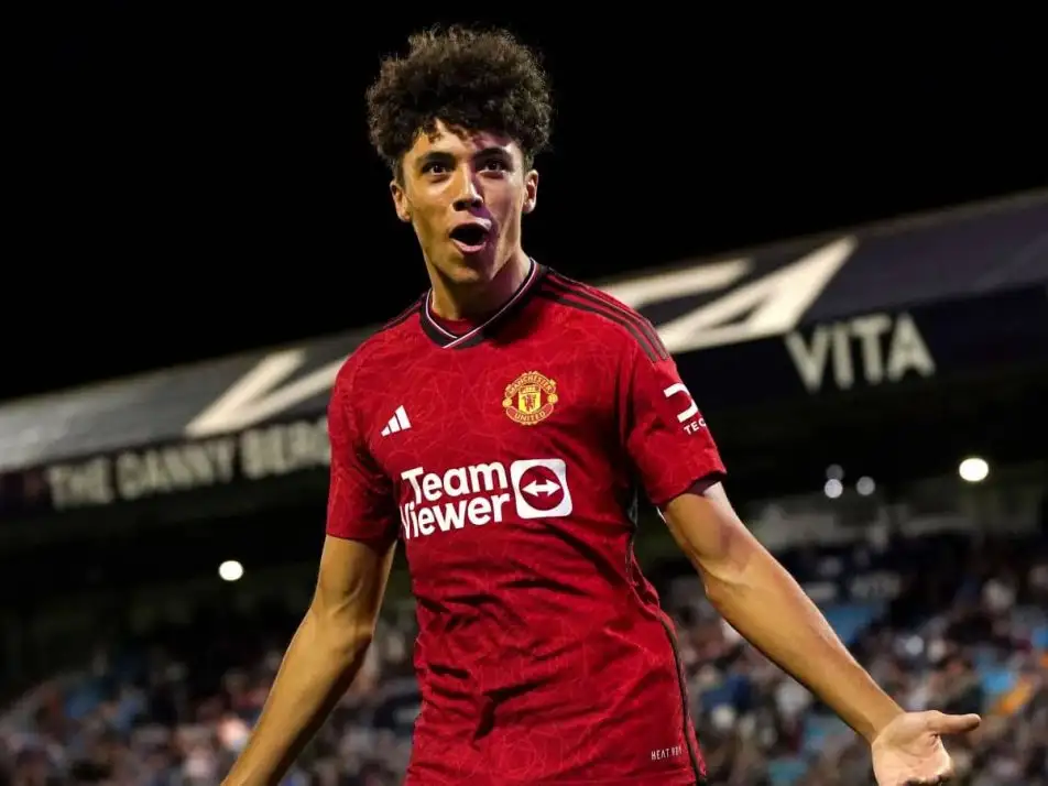 Man Utd in 'advanced talks' to tie down redhot youngster tipped up as amazing talent