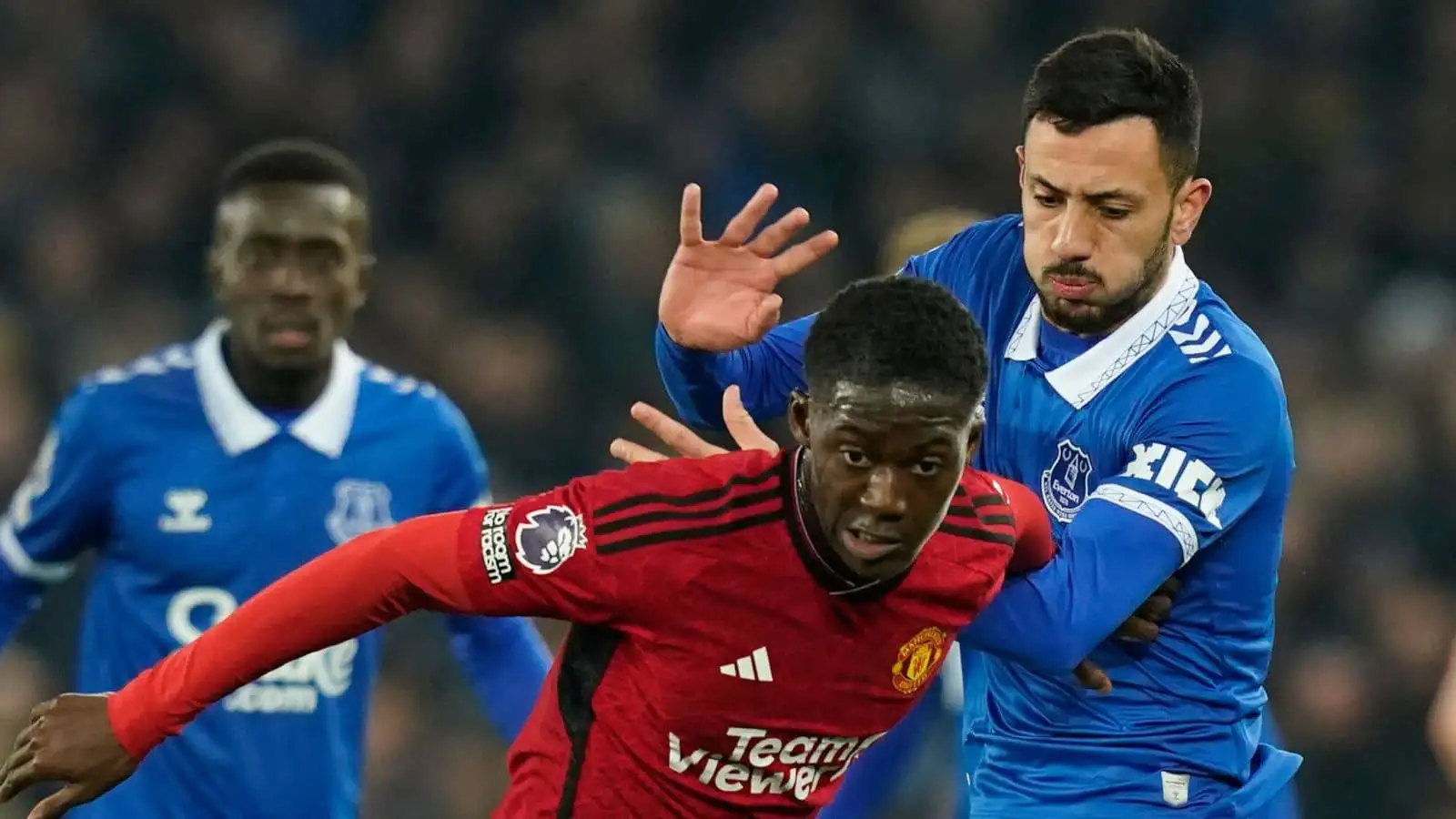 Gary Neville begrudgingly claims brilliant Man Utd midfielder ‘looked like a Man City player’ in Everton mauling