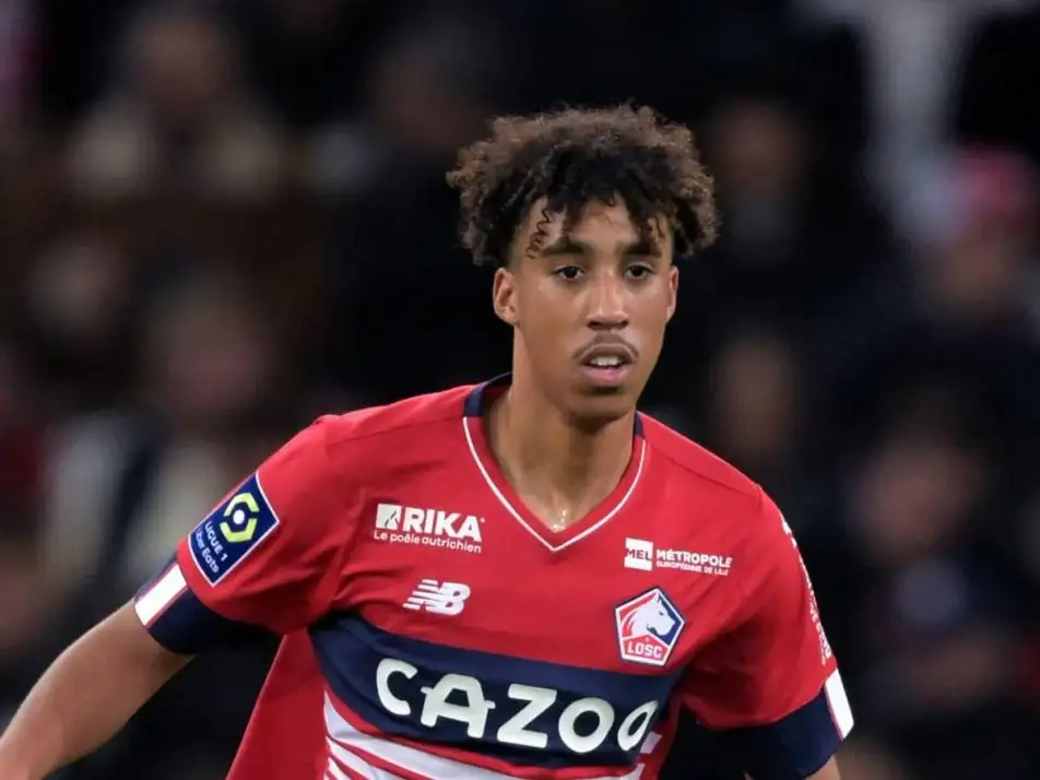 Leny Yoro i kamp for Lille
