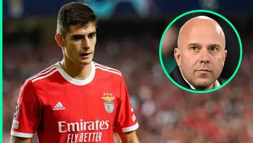 Arne Slot tells Liverpool to hijack mega-money Man Utd move for sublime defender