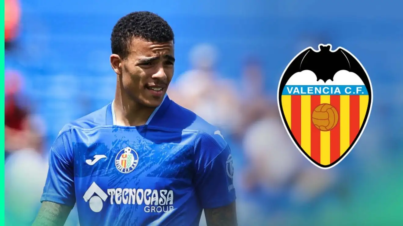 Mason Greenwood next to the Valencia badge