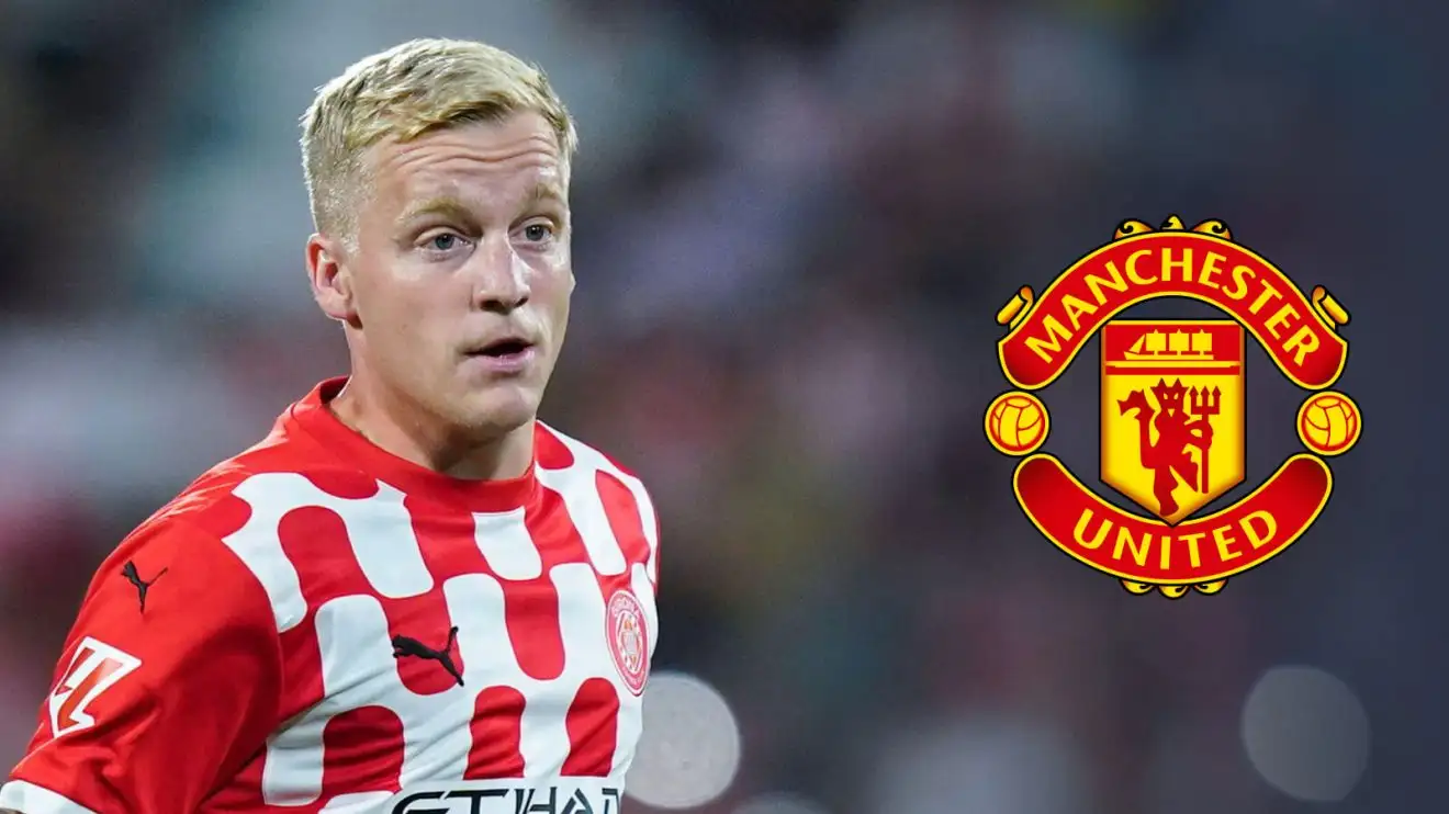 Girona midfielder Donny van de Beek, Man Utd badge