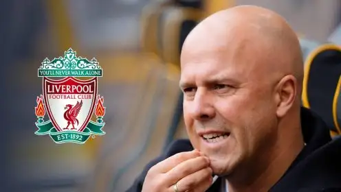 Liverpool offered chance to sign £120k-a-week Man Utd star as genius Slot tactical move is hailed