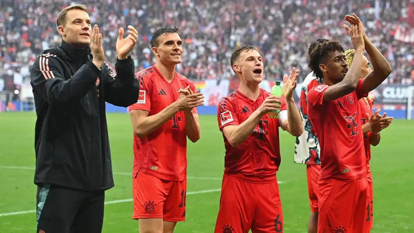 Manchester United target Joao Palhinha surrounded by his Bayern Munich team-mates - copyright TEAMtalk