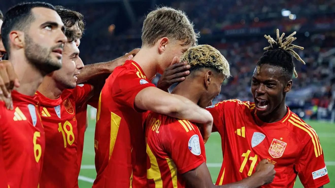 Barcelona and Real Madrid-linked Athletic Bilbao winger Nico Williams surrounded by his Spain international team-mates - copyright TEAMtalk