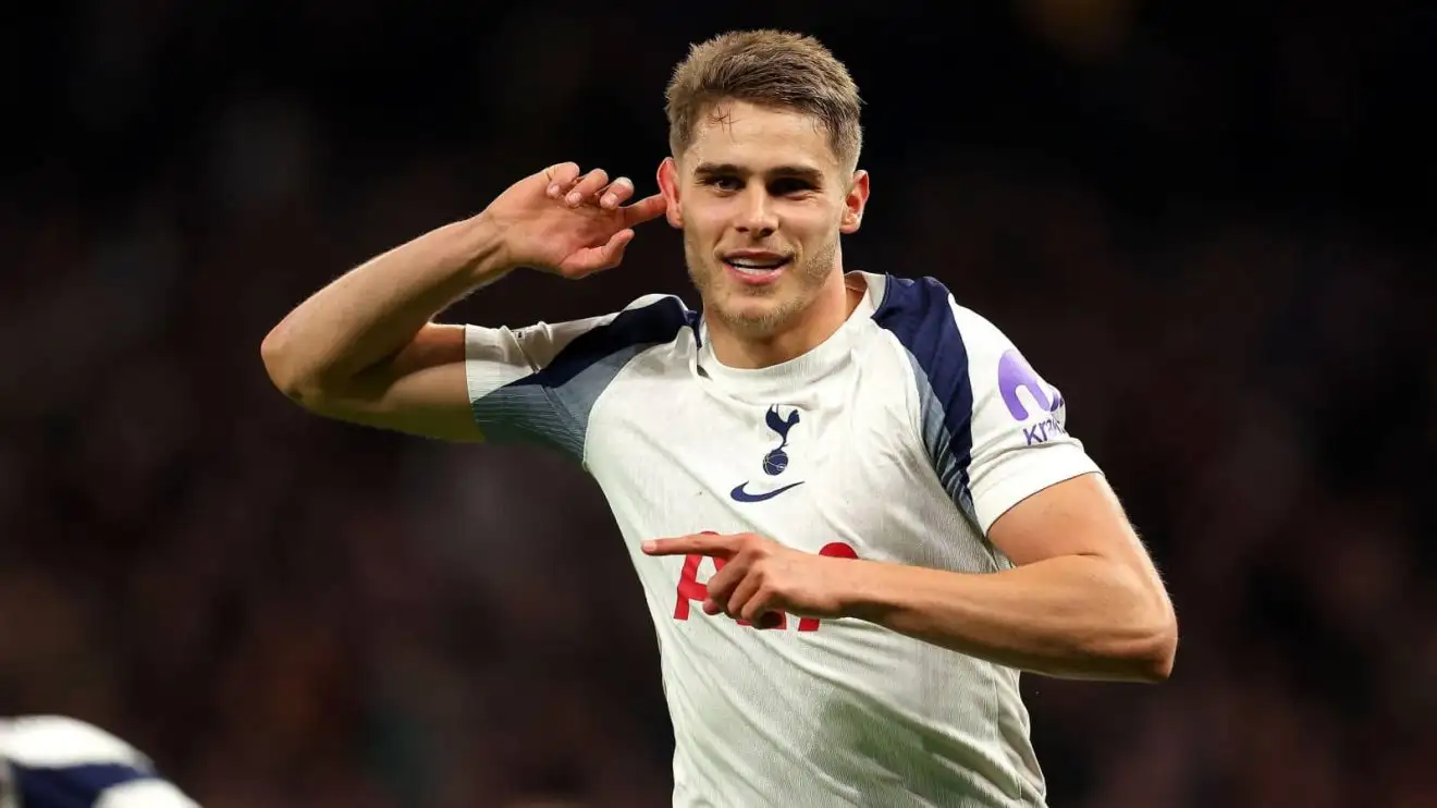 Micky van de Ven Tottenham Hotspur celebrates goal vs Copenhagen