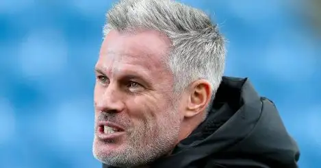 Carragher loses it with hopeless Liverpool player and blames Slot – ‘sackable offence’