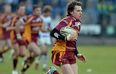 Leigh snap up Gregg McNally