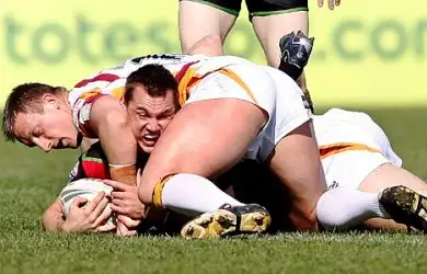 Quins release injury-prone Robinson
