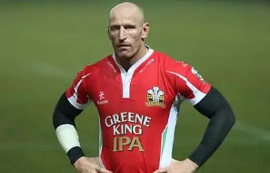 Gareth Thomas announces retirement