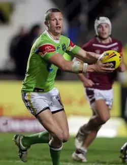 Wighton re-signs with Raiders