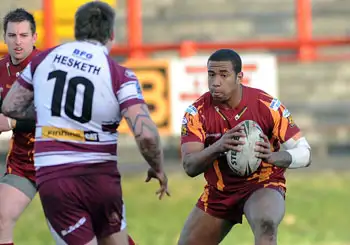 Keighley sign Giants forward Peltier