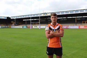 O’Neill inks pro contract at Castleford