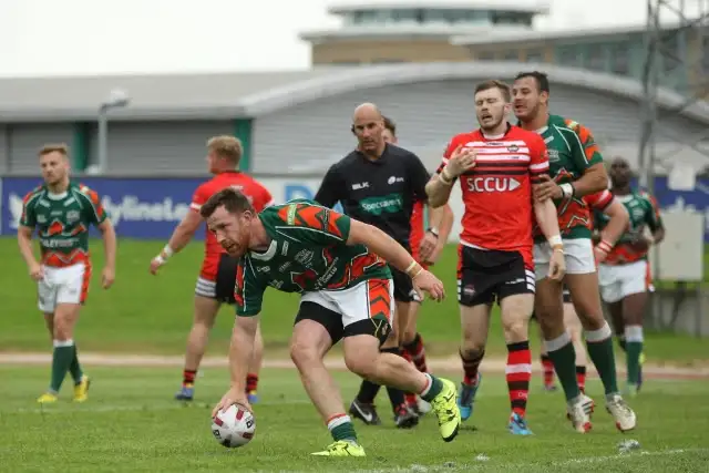 Mackay extends with Hunslet