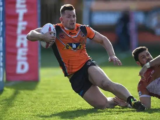 Four try Greg Eden helps Castleford to comfortable win