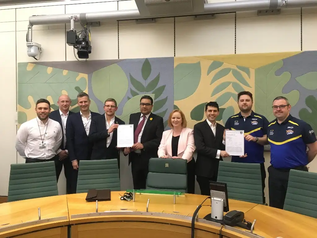 Last Leg star Adam Hills visits parliament to celebrate Physical Disability Rugby League