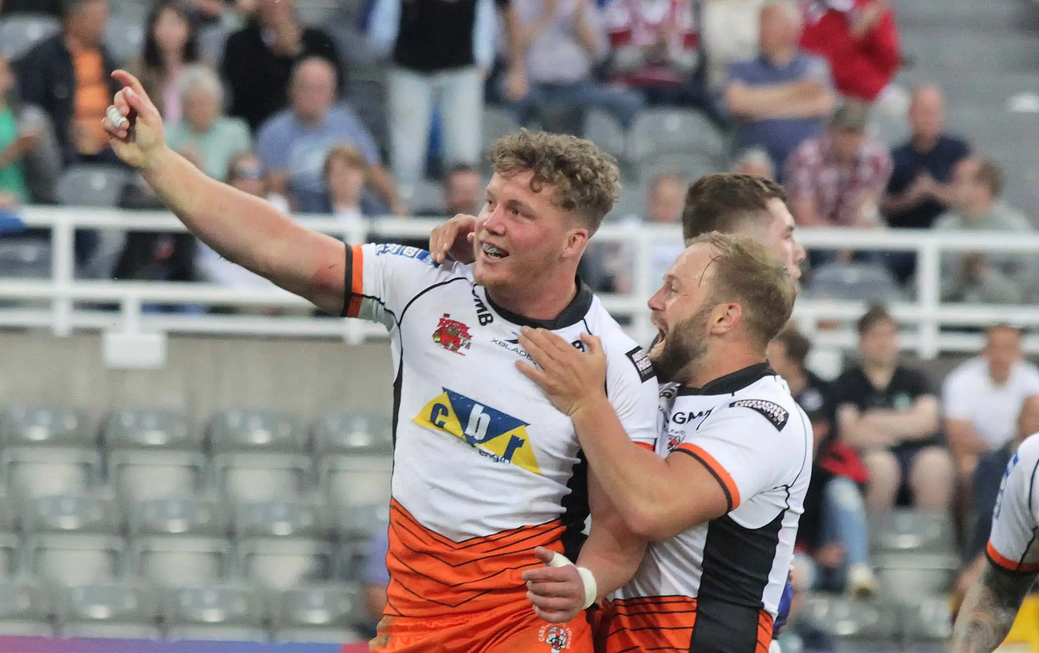 Adam Milner commits future to Castleford