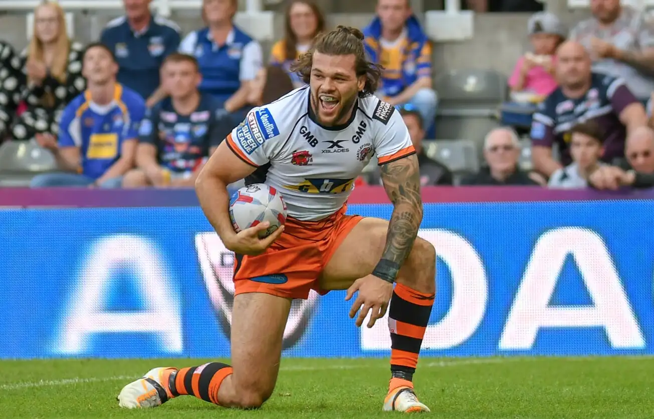 Alex Foster commits long-term future to Castleford