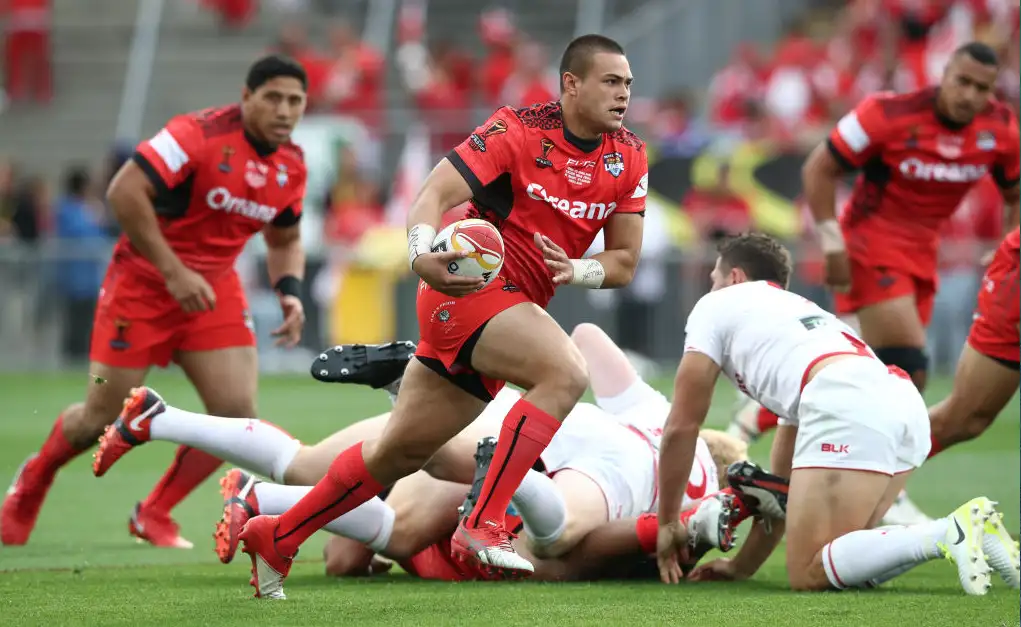 Leeds confirm signing of Tonga star Tui Lolohea