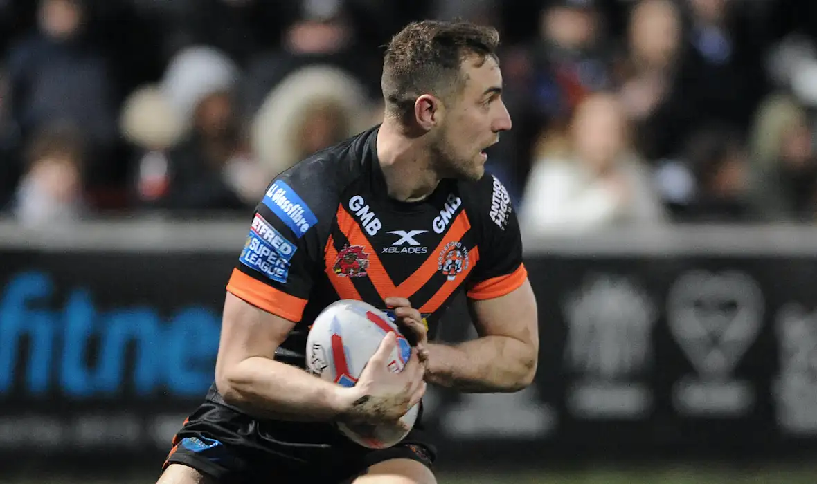 James Clare extends Castleford stay