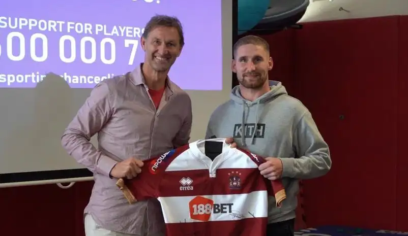 Wigan squad spend day with former footballer Tony Adams