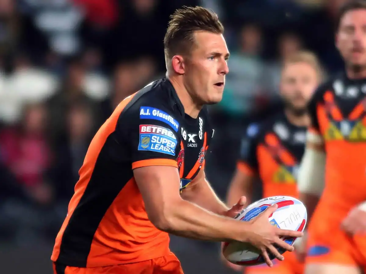 Castleford secure third with seven-try romp over Wakefield