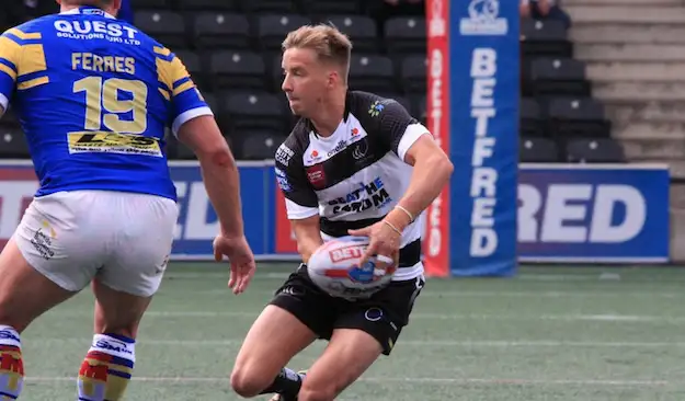 Joe Lyons signs new deal with Widnes