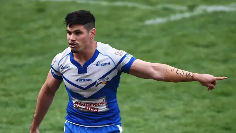 Toulouse sign Italy international Dean Parata