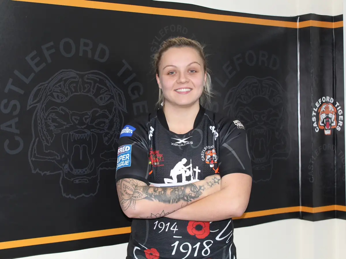 Marshall swaps Leeds for Castleford in shock WSL transfer