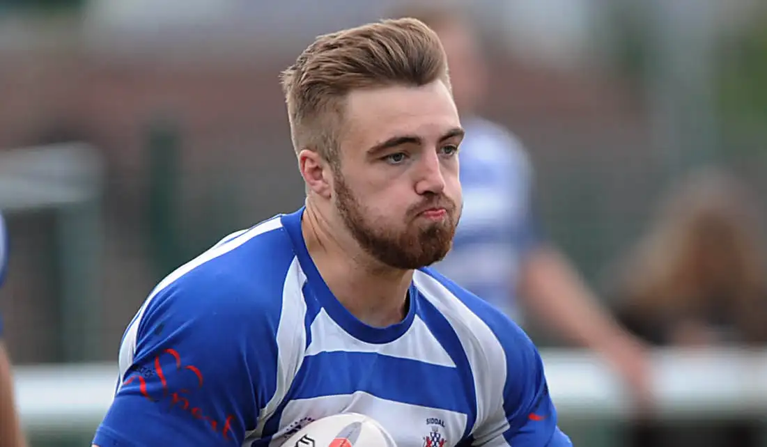 Dewsbury sign Tom Garratt