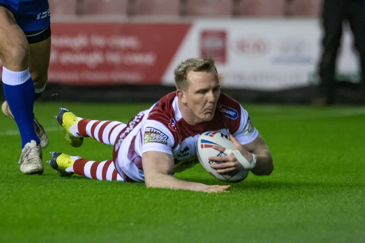 Salford confirm Dan Sarginson signing