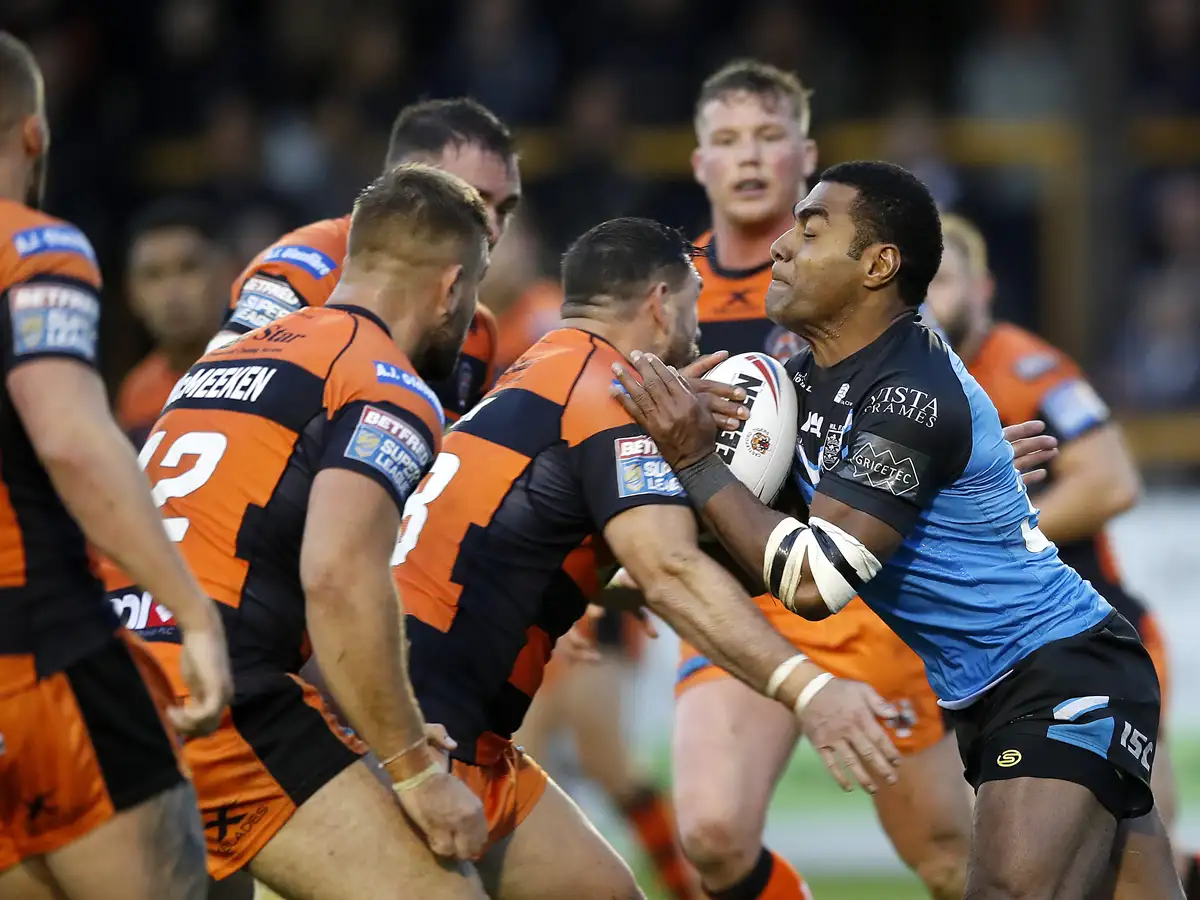 Albert Kelly hat-trick fires Hull to win at Castleford