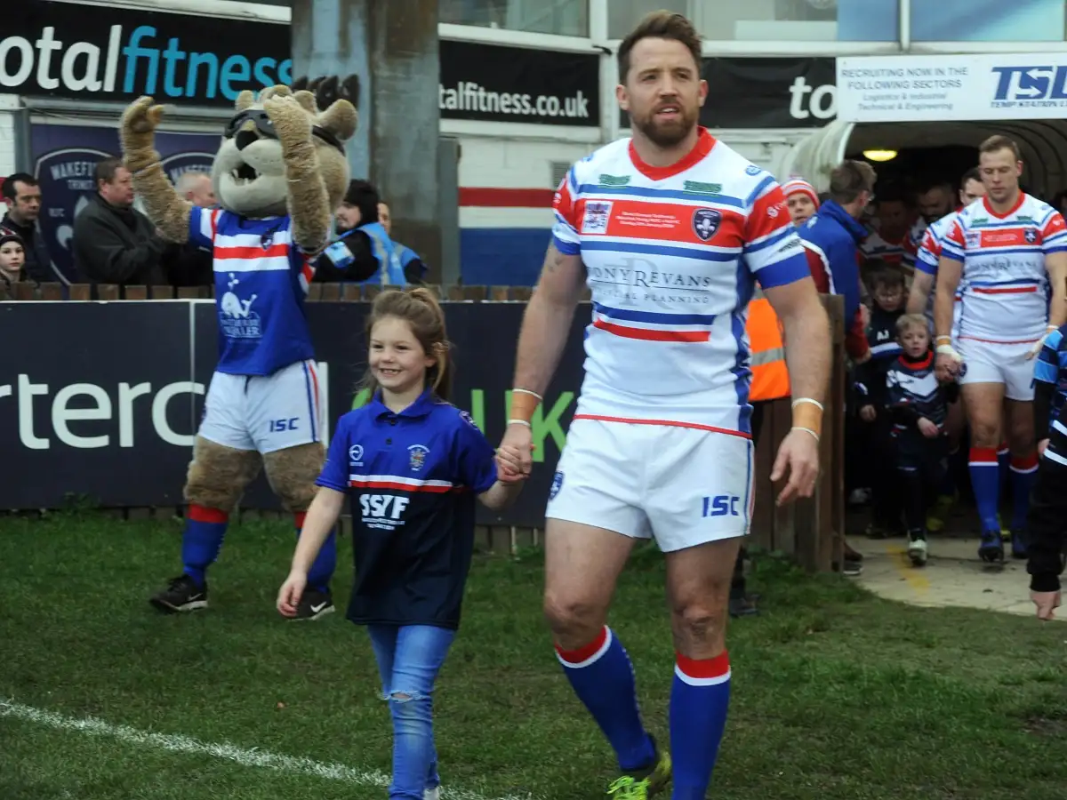 Danny Kirmond to stay at Wakefield as player-coach