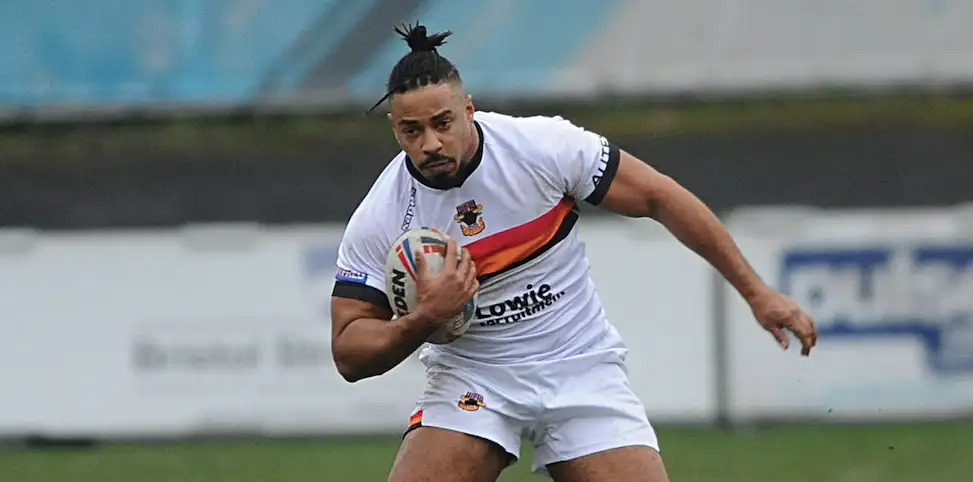 Dewsbury sign Jamaica international as winger leaves for Batley