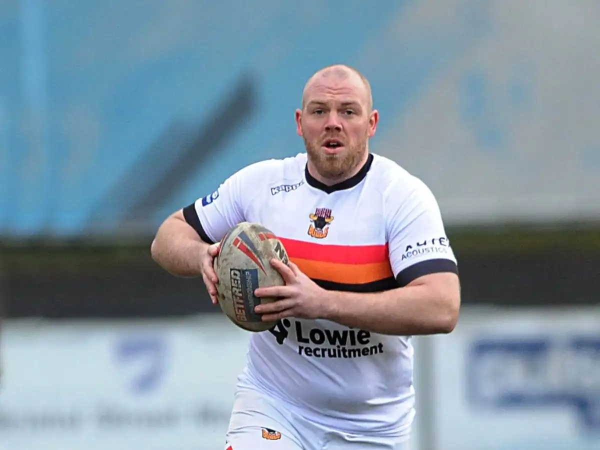 Bradford captain Steve Crossley signs contract extension
