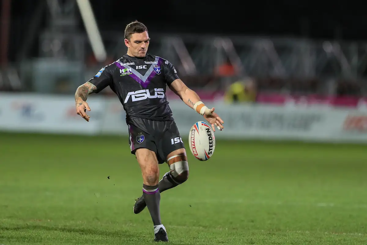 Danny Brough suffers suspected ACL injury in Super League opener