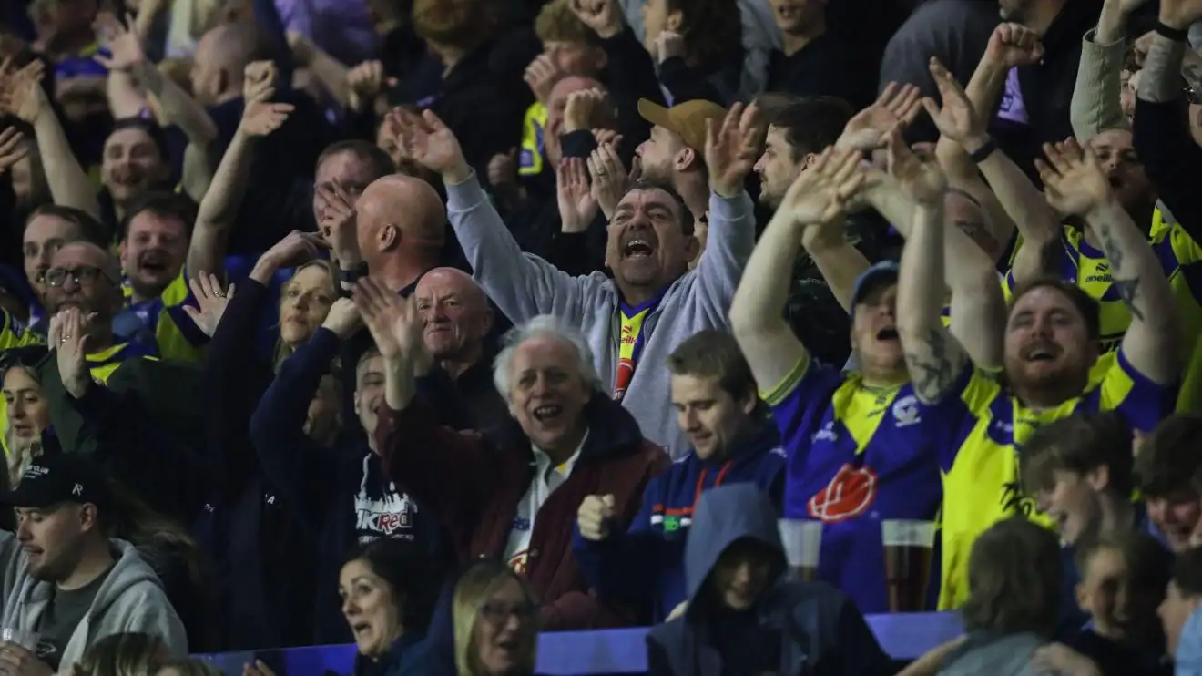 Warrington Wolves fans